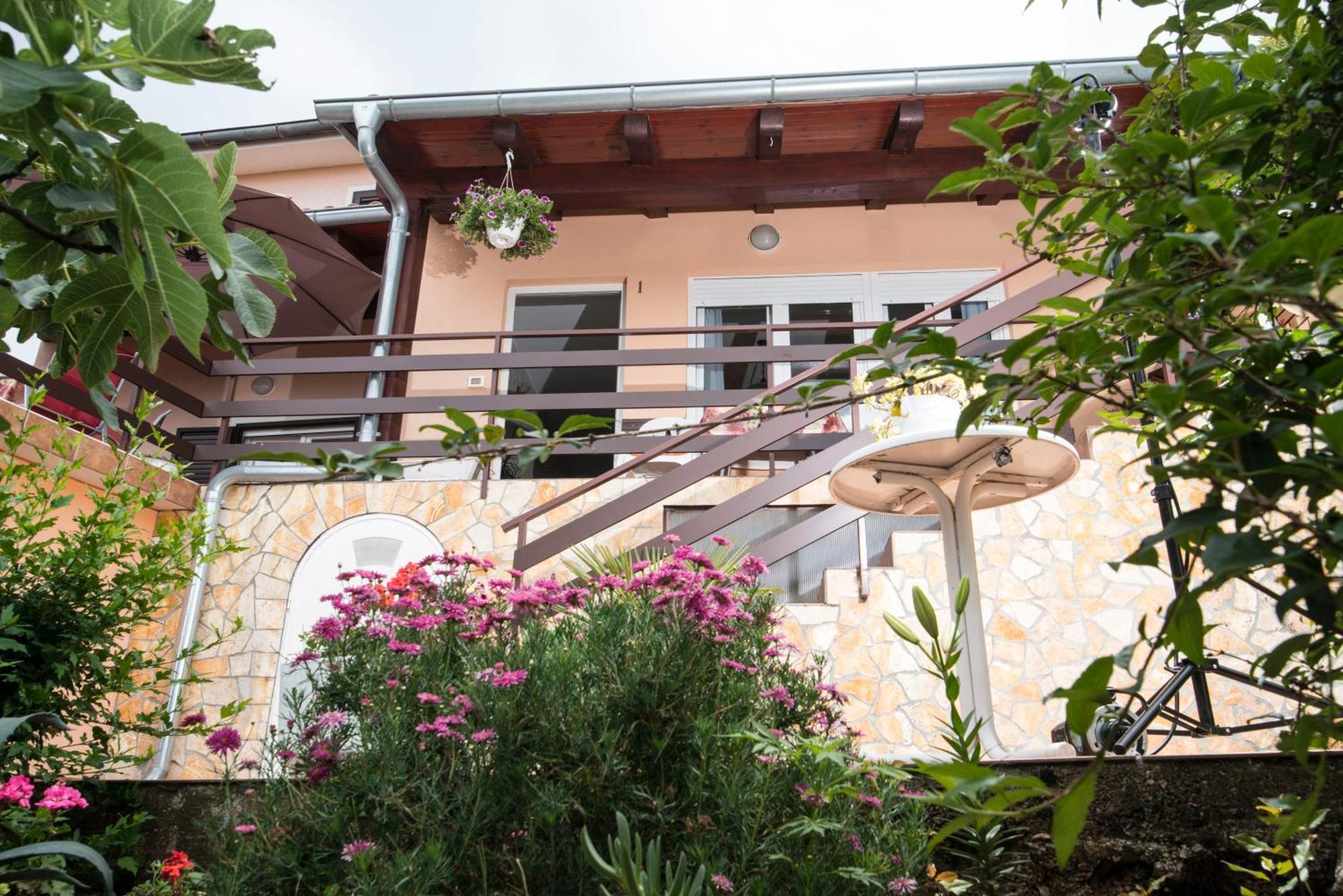 Apartment Alba Medveja Exterior photo